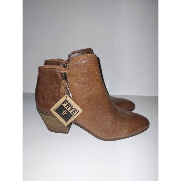 NWOB Ladies Frye Judith Double Zip Cognac Leather Size 9M - Picture 2 of 7